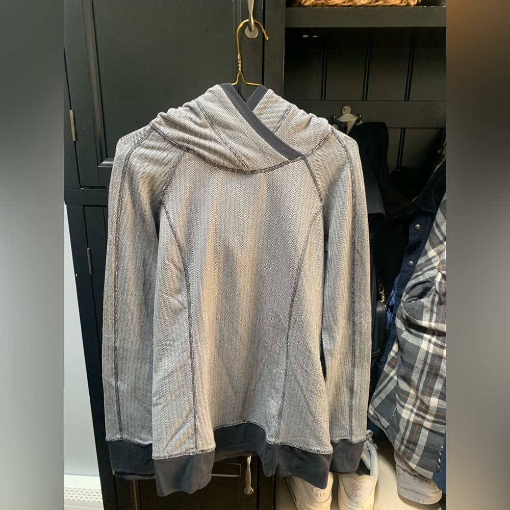 Lululemon Thinkfast Hoodie size 6